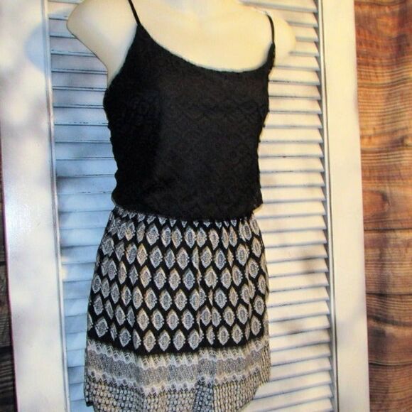 NWOT Three Pink Hearts Med Lace Romper - Picture 4 of 12